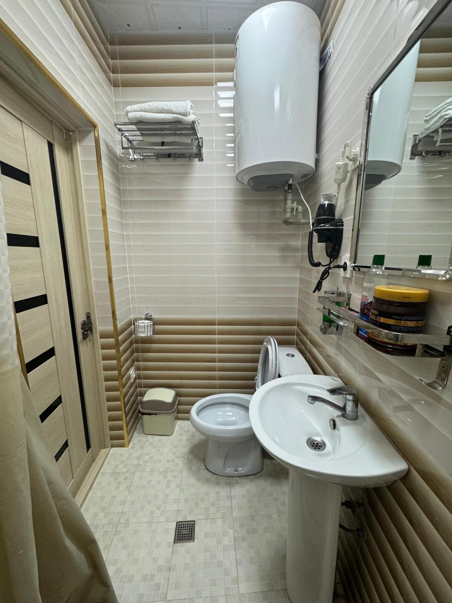 Bruce Hostel Душанбе Экстерьер фото